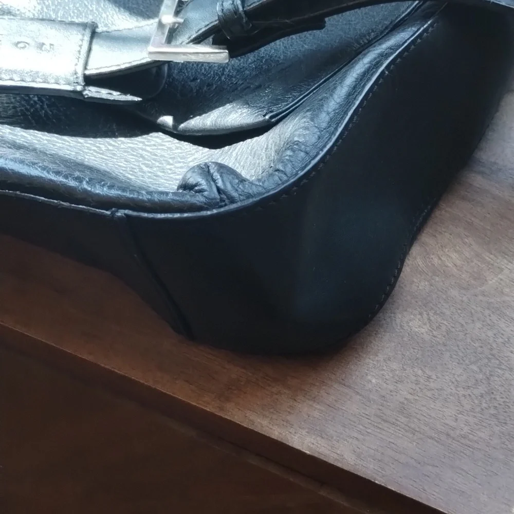 Kenneth Cole Reaction Laptop Messenger Bag - Picture 5 of 16
